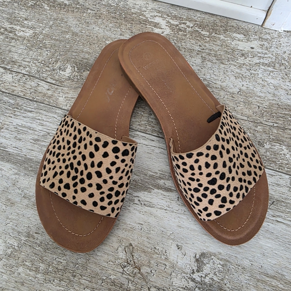 Soda leopard slides womans 7.5w cheetah print sandals